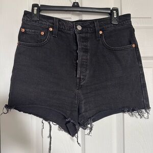 Levi’s Ribcage Shorts